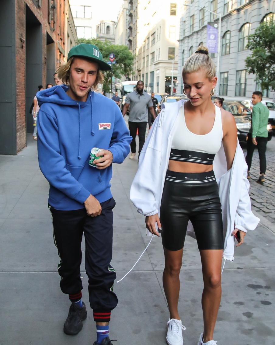 Хейли Роуд Бибер (ранее Болдуин) сделала всё, чтобы понравиться матери своего мужа. Copyright (c) 2018 Liam Goodner/Shutterstock. No use without permission.