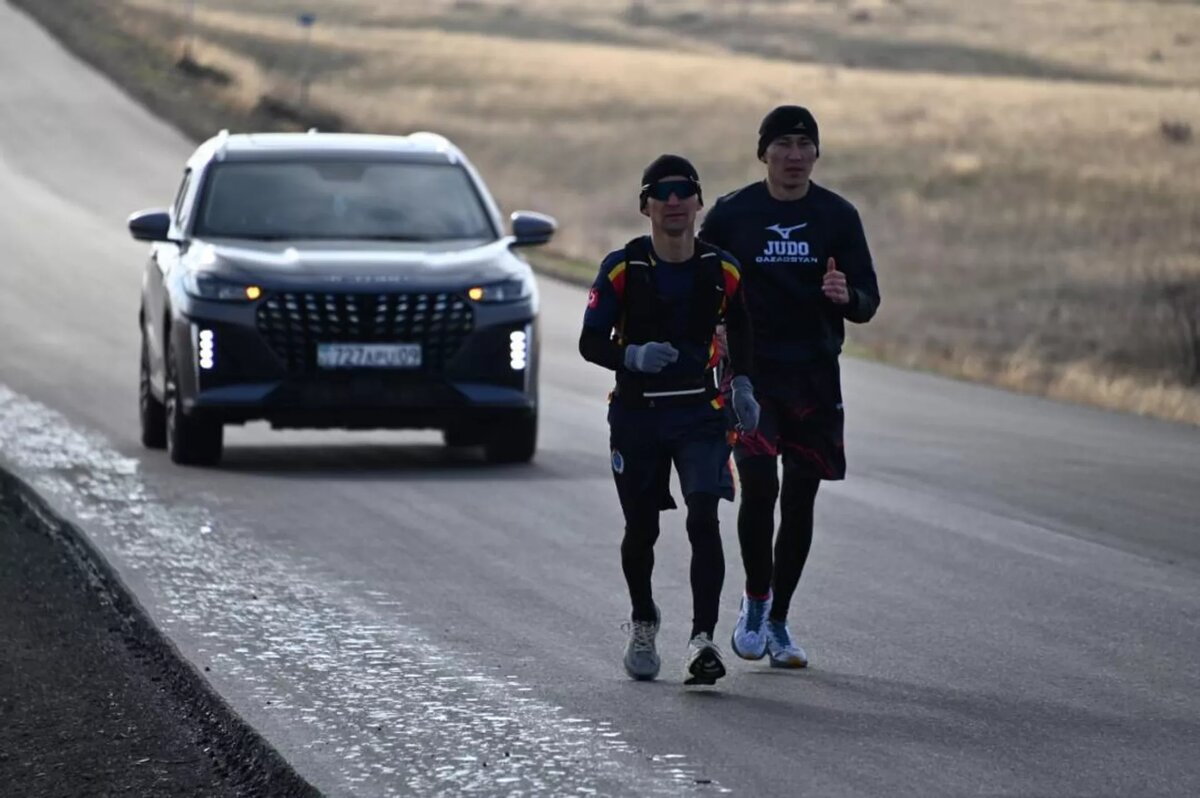 Военнослужащий пробежал 80 км к 80-летию Победы
© Photo : Сайт Минобороны Казахстана