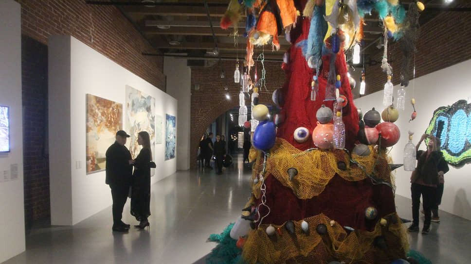 Инсталляция в центре выставочной площадки.📷Фото: Роман Яровицын / Коммерсантъ