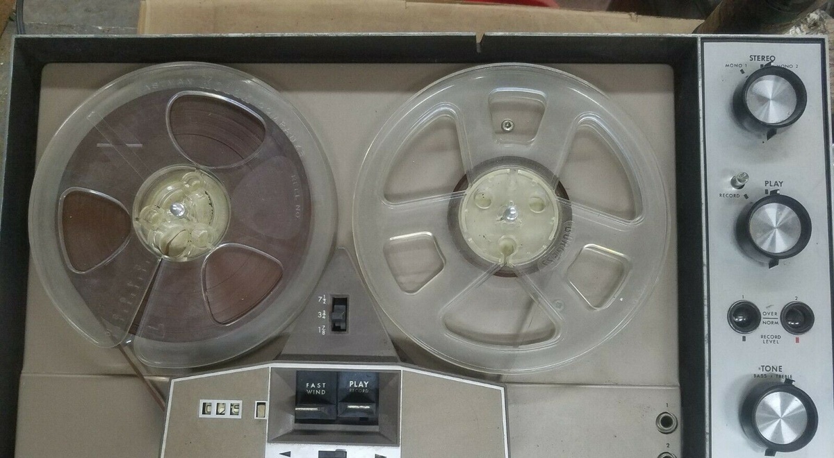 Запись катушечной пленки на магнитофоне