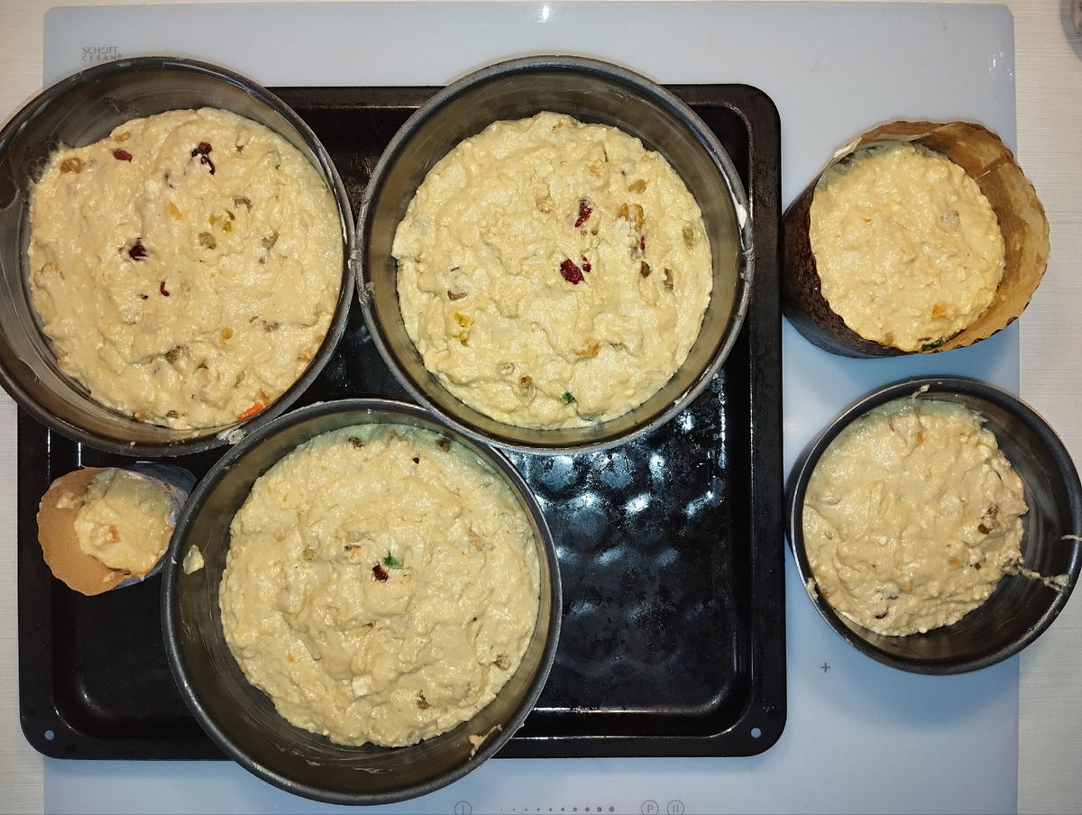 Тесто только переложила в формы