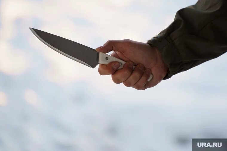 Предполагаемый преступник убил женщину ножом. Фото: Стас Этвеш © URA.RU