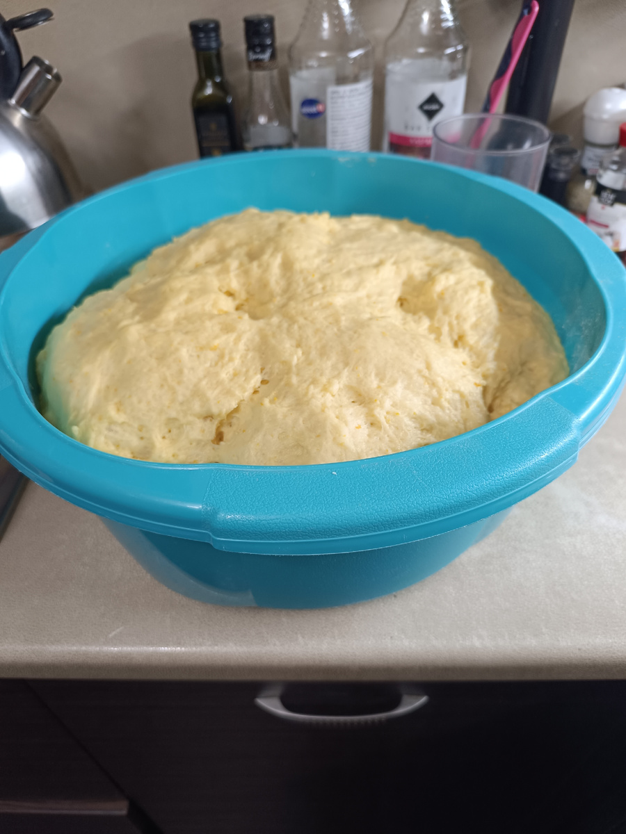 Тазик теста😁Семья большая, друзей много. 