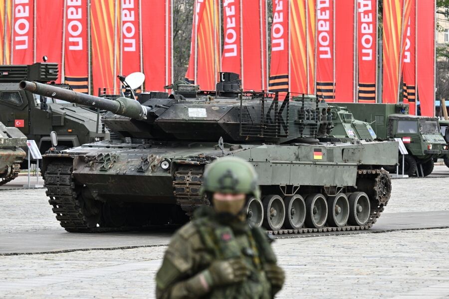   Трофейный немецкий танк Leopard 2, захваченный российскими военнослужащими в ходе спецоперации / Источник: © Рамиль Ситдиков/РИА Новости