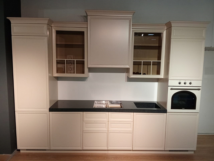 Цельная столешница из акрила на кухне Классическая