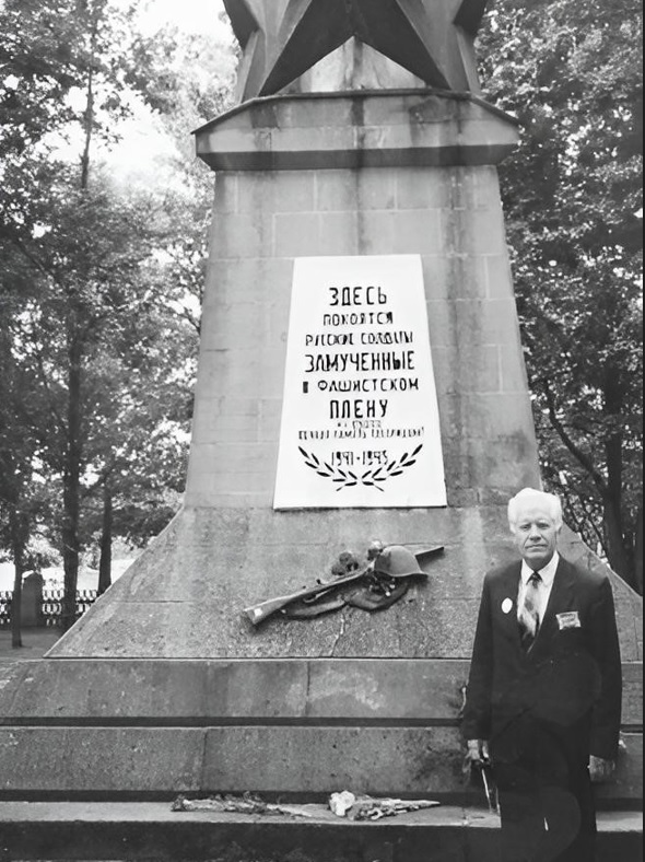 Владимир Наумов в Штукенброке, недалеко от фабрики, где работал в детстве вместе с другими пленными