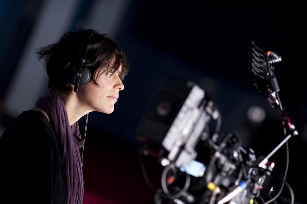 Режиссерка Клио Барнард