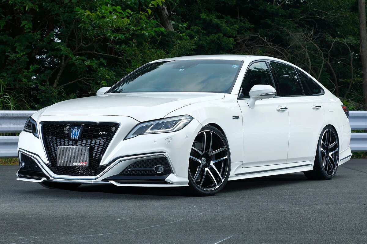 Toyota Crown рестайлинг 2015