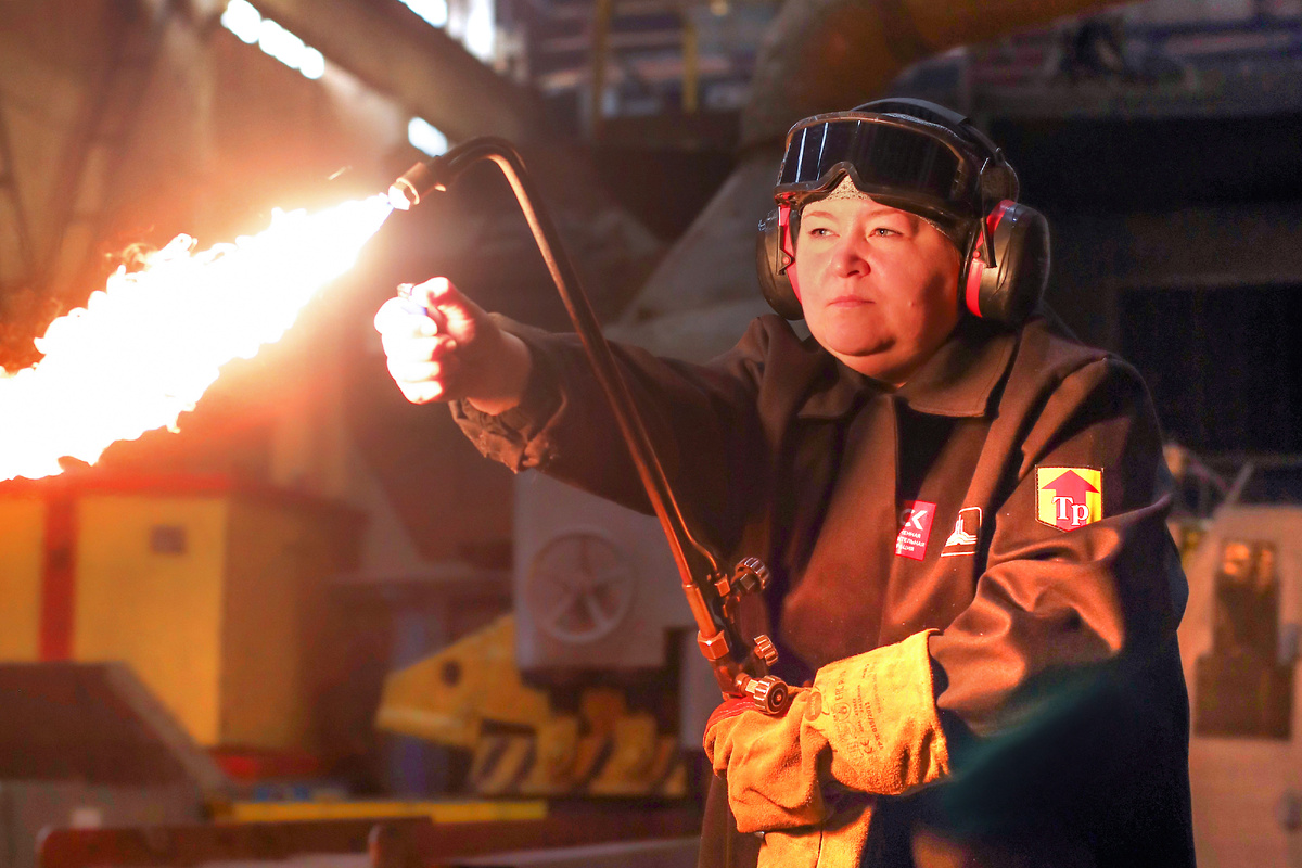 Газорезчики скрапоразделочного цеха 27 справятся с любыми металлами