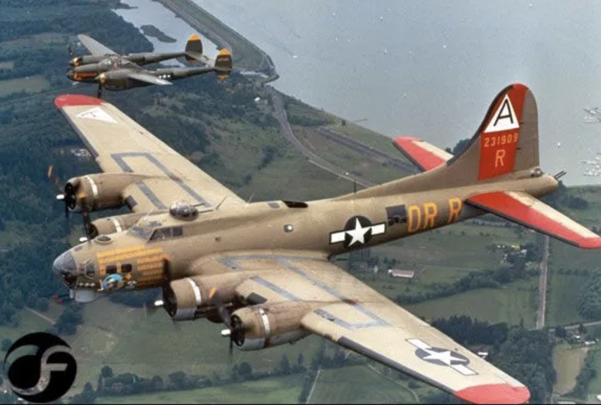 Самолёт, участвовавший в катастрофе, окрашен в цвета оригинального Nine-O-Nine. (Фонд Коллингса)