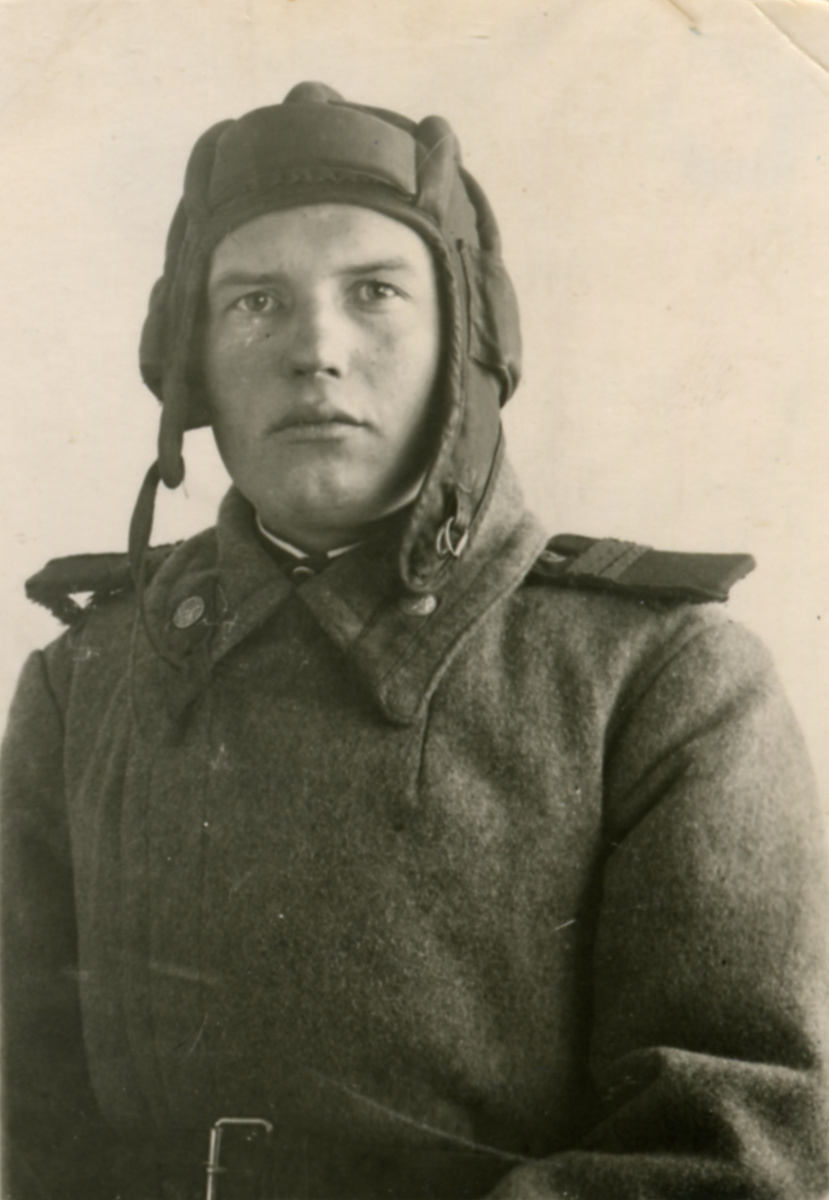 Е.К. Боков, сержант бронетанковых войск, 1945 г.