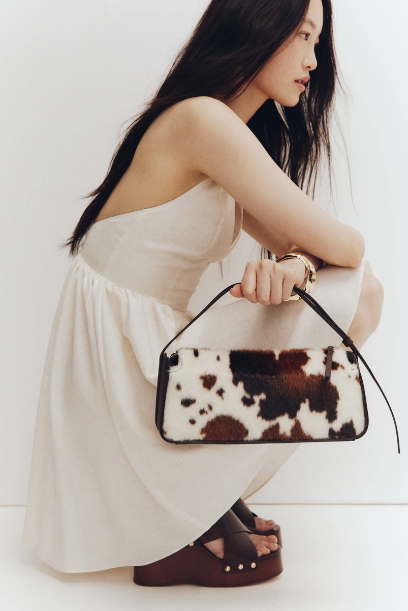 Сумка. На мне смотрится также, как на модели) Пока не носила.