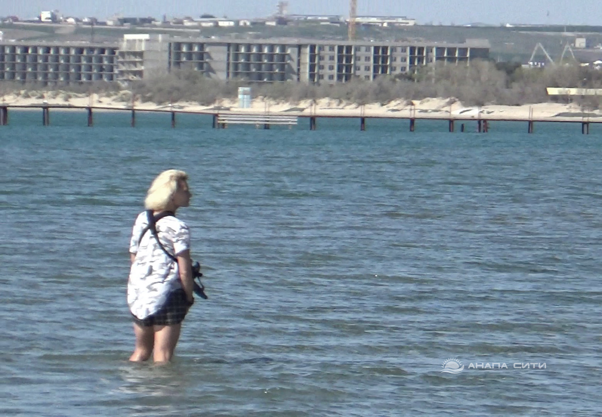 Хотя вода еще прохладная, сердце уже тянется к морским волнам