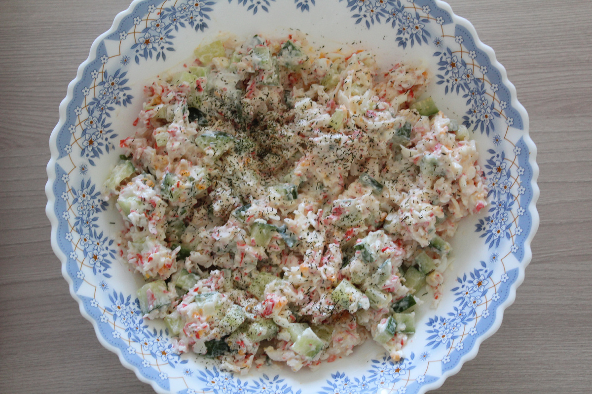 Наш диетический салат с крабовыми палочками отлично подойдёт для тех,кто следит за фигурой