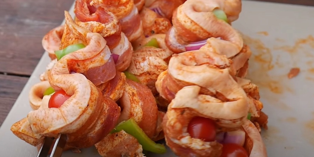 Шашлык из грудинки. Соус из печенных баклажанов.