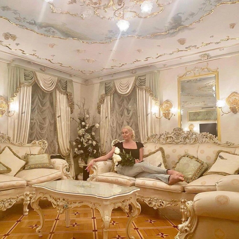    Анастасия в интерьере. Фото: Фото с личной страницы в соцсети Анастасии Волочковой.