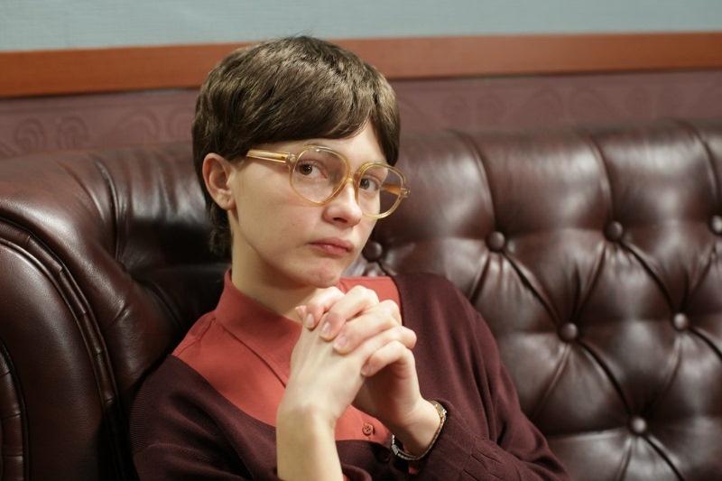 кадр из фильма "Страшная красавица" -роль Татьяны на самом  деле сложная - перевоплощение из красотки в дурнушку и обратно, причем никто не догадывался о том кто она на самом деле