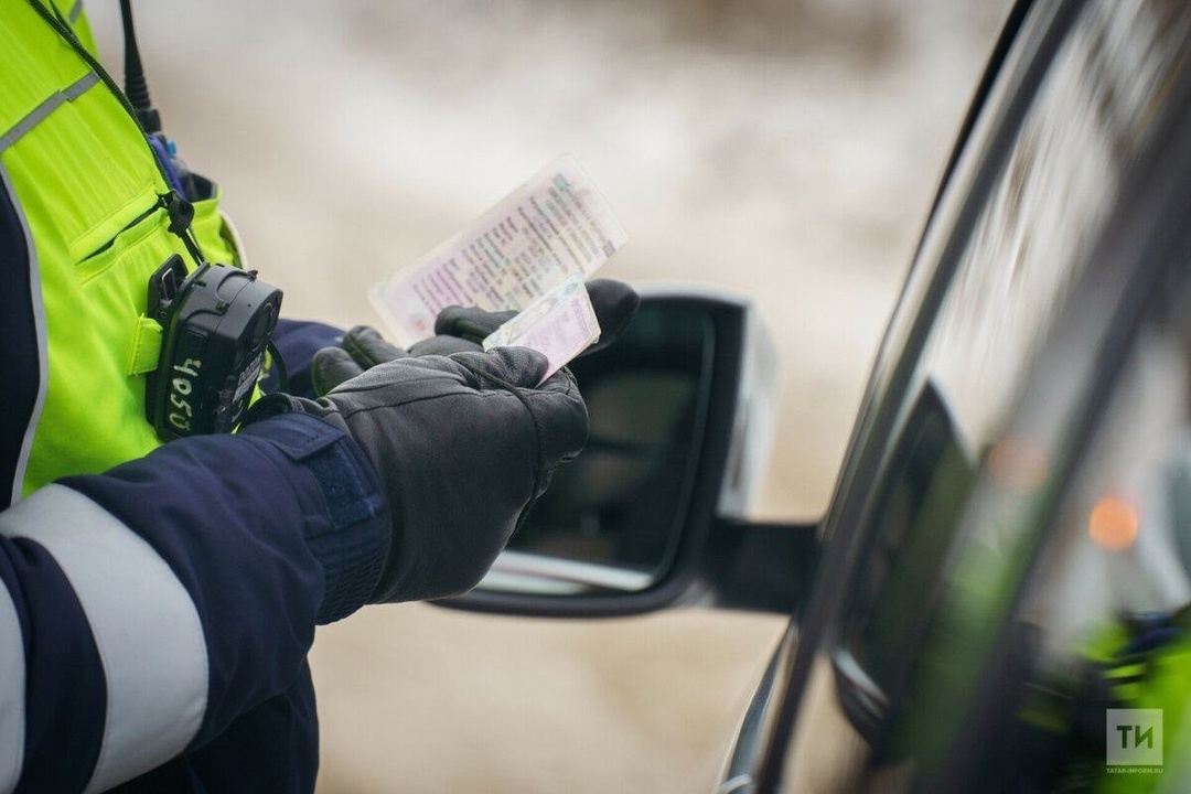 Фиксация нарушения инспектором ГИБДД (камеры не лишают прав)