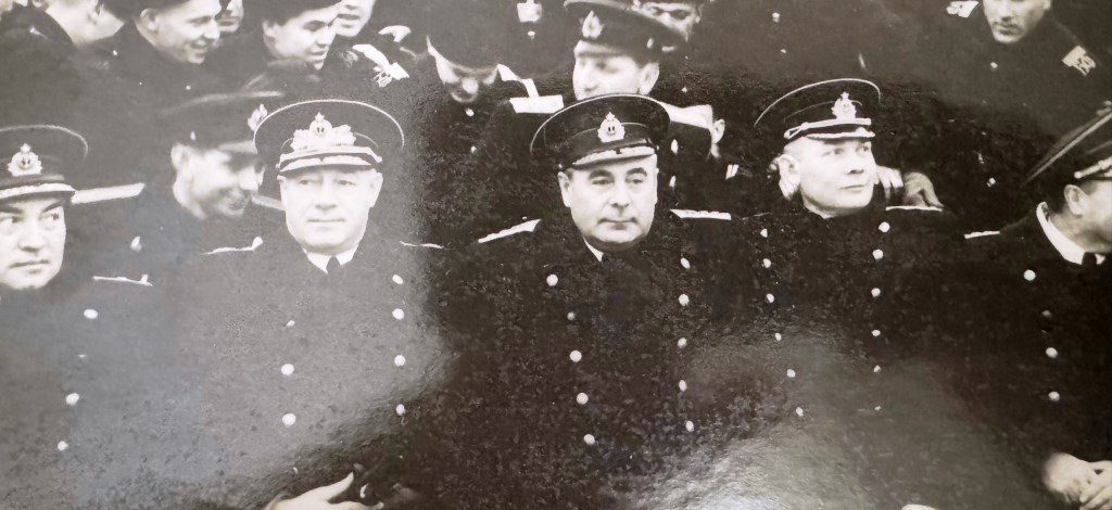 Фото из личного архива адмирал Кузнецов Н.Г (второй слева).