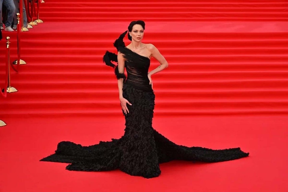    Настасья Самбурская Михаил ФРОЛОВ