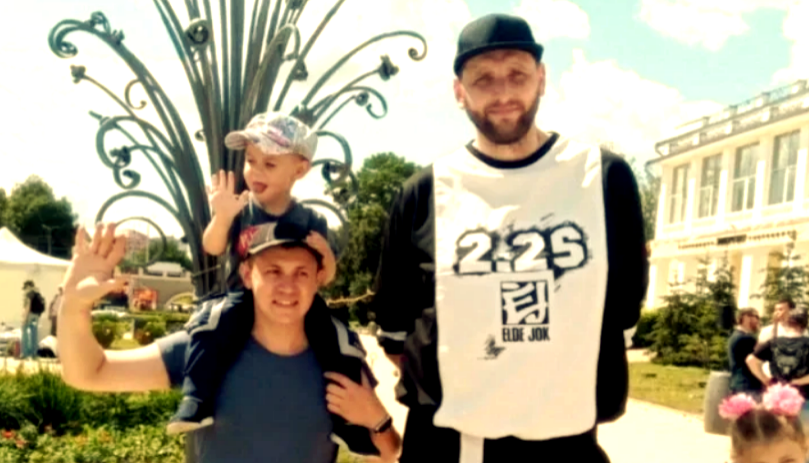 Спортсмен со своим поклонником