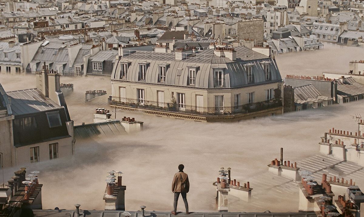 Весь Париж покрыт слоем тумана (??? аэрозоля? Плотного газа?)