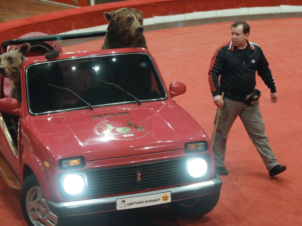    Дрессировщик Виктор Кудрявцев© РИА Новости / Алексей Куденко