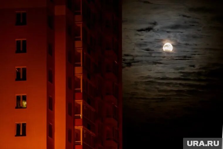 Вартовчане переполошились ночью из-за сильного гула в небе. Фото: Александр Мамаев © URA.RU