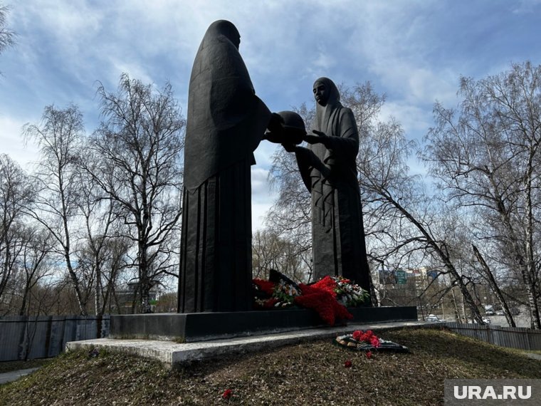 Самые масштабные работы пройдут на мемориале «Скорбящие матери». Фото: Пресс-служба администрации Челябинска © URA.RU