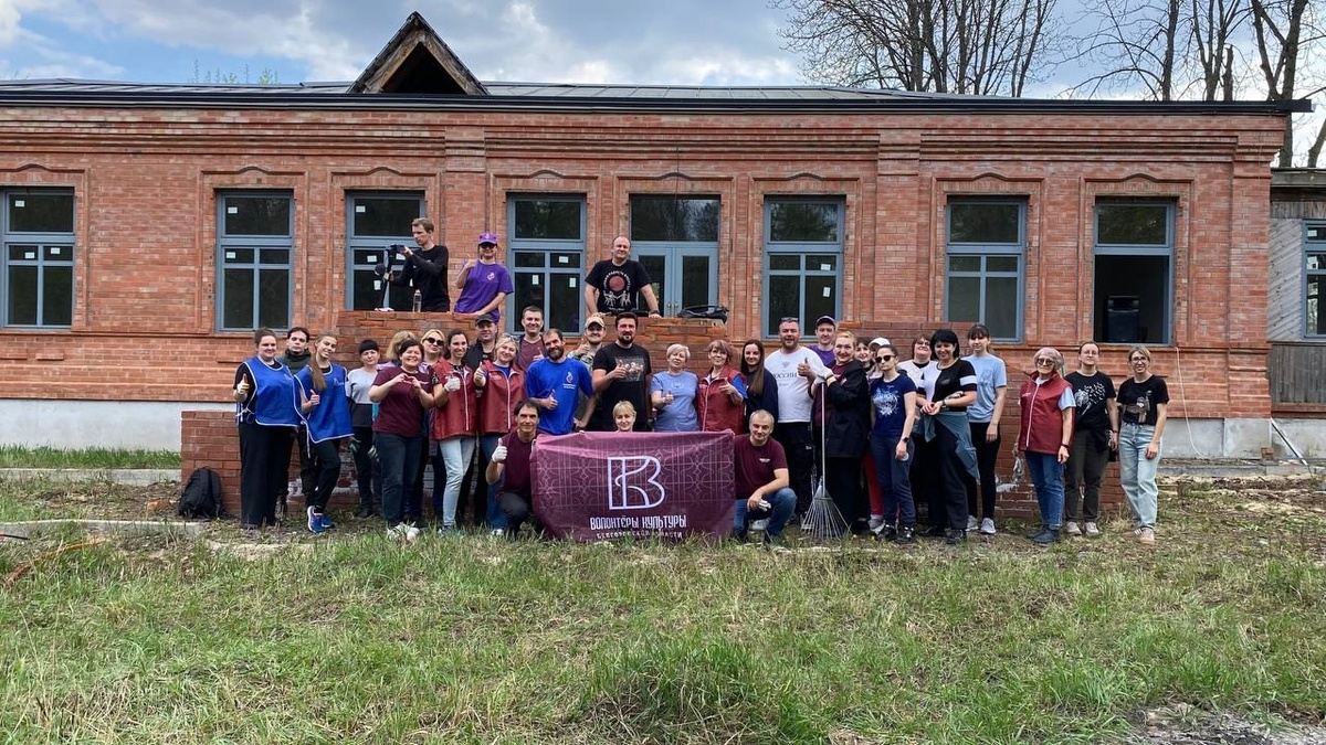    Волонтёры культуры из Белгорода привели в порядок территорию усадьба М.С. Балабанова в посёлке Искра. Фото: региональное отделение движения «Волонтёры культуры»