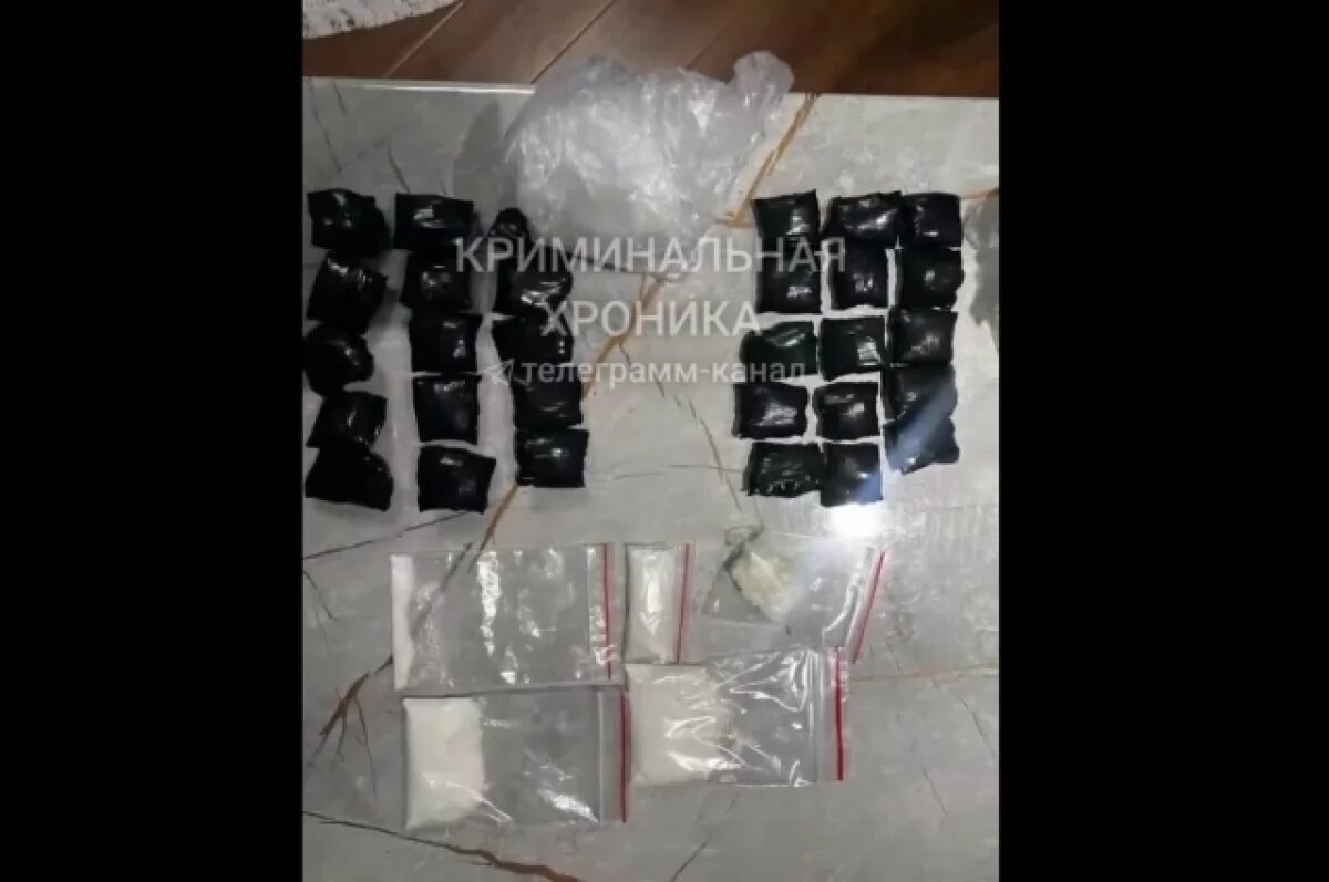    В Дагестане полиция изъяла у наркокурьера почти 2 килограмма мефедрона