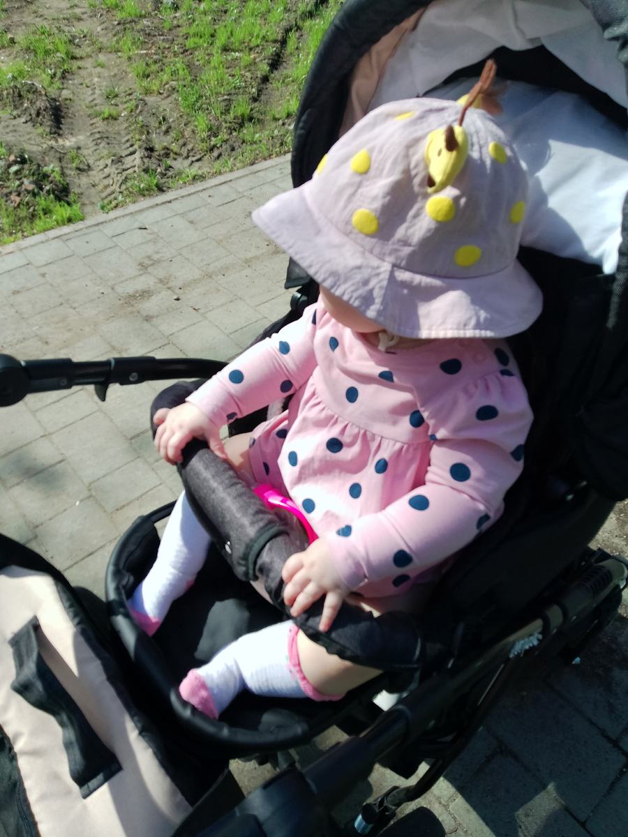 И то, платье в обед сменили на футболку