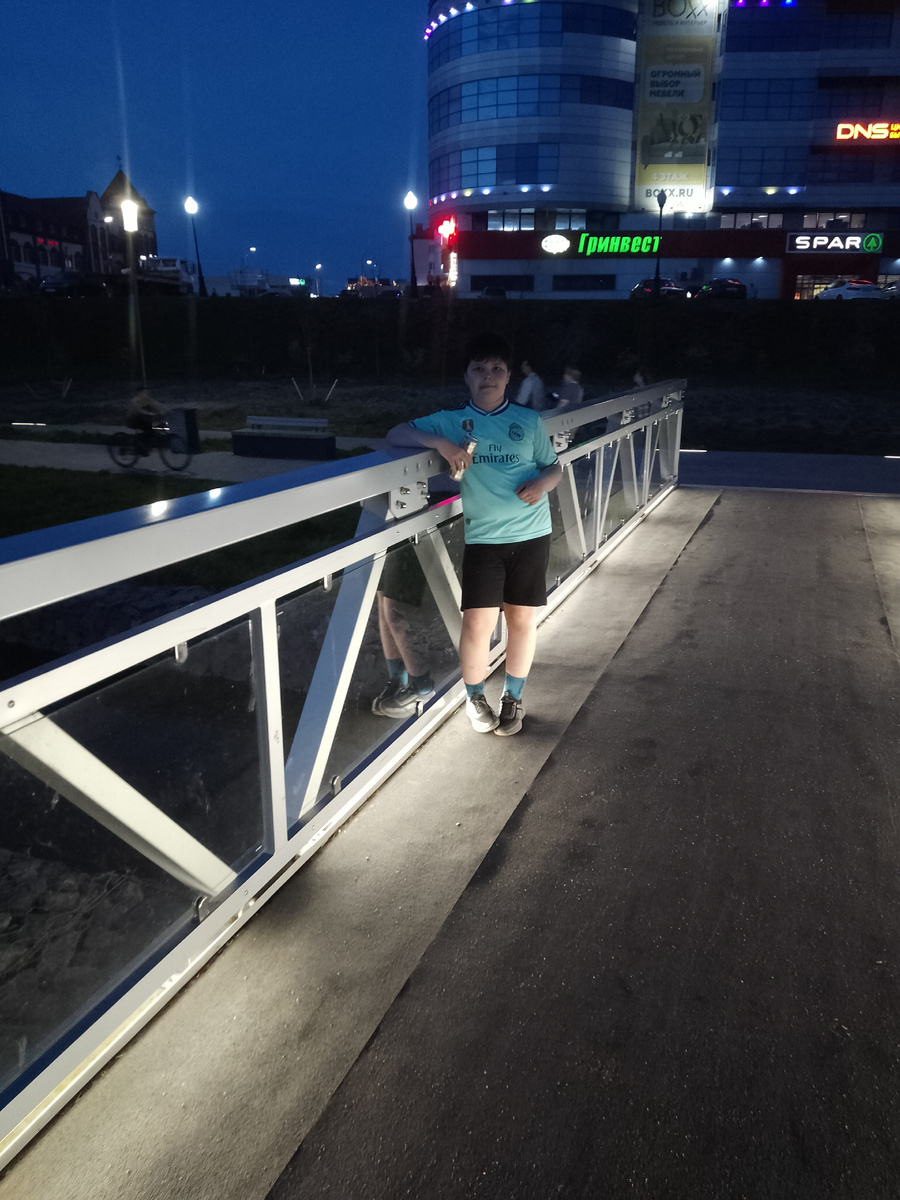 Вечерняя прогулка, попиваем лимонад