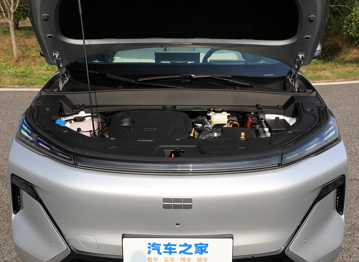 Моторный отсек Geely Galaxy Starship 7 EM-i