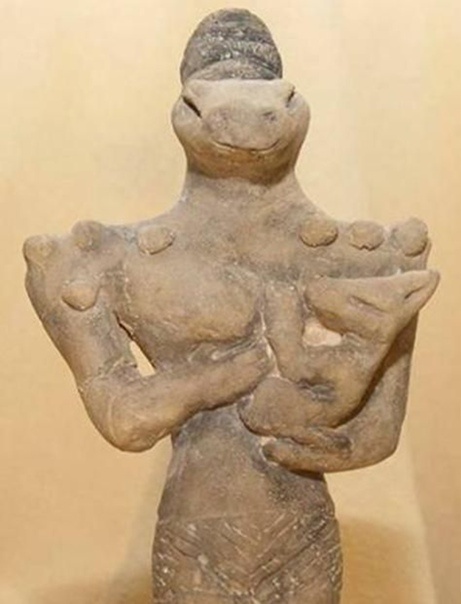 Девушка аннунаков с грудным малышом.