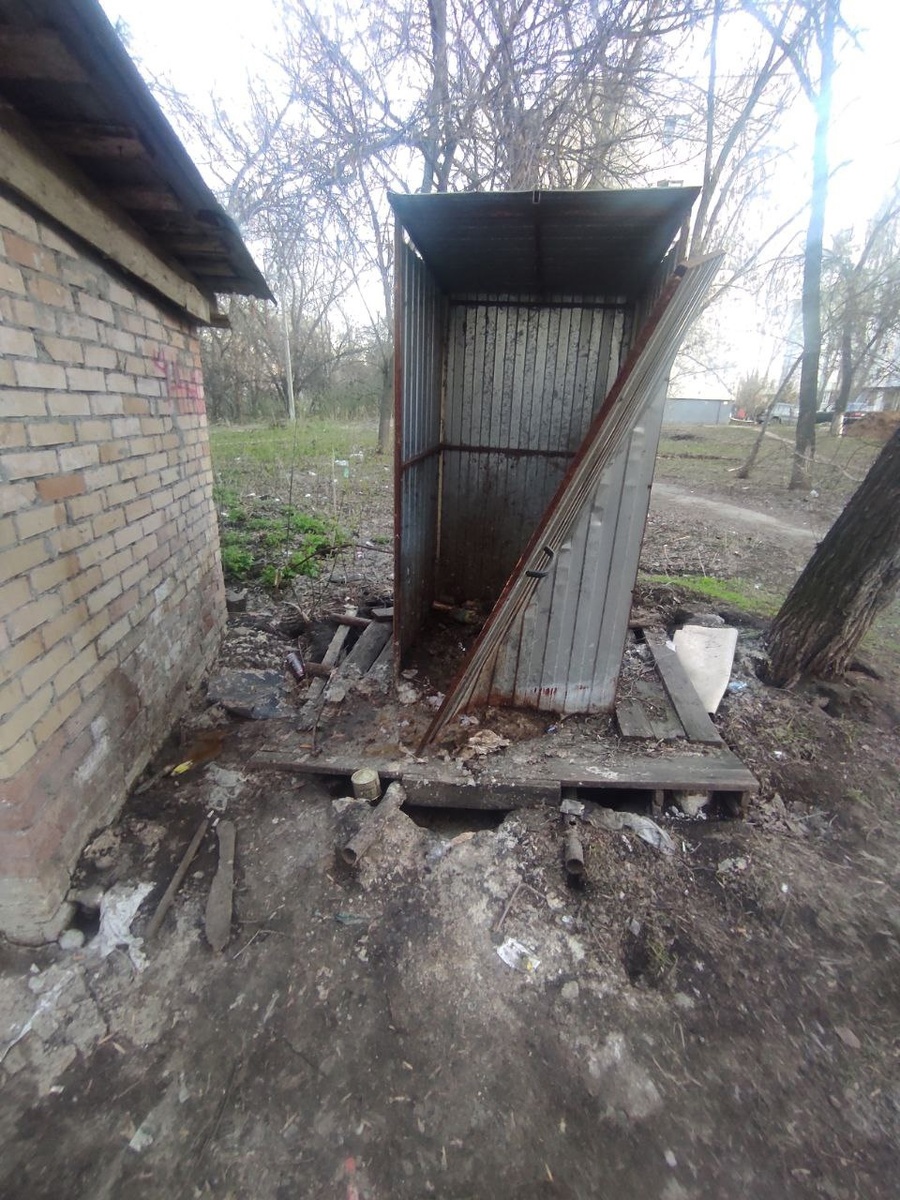Старый туалет жителей дома по адресу у. Парникова, 17