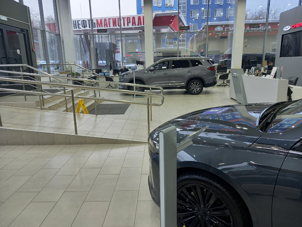 Ждать снижения цен на автомобили не стоит - скорее, машины будут дорожать и дальше.