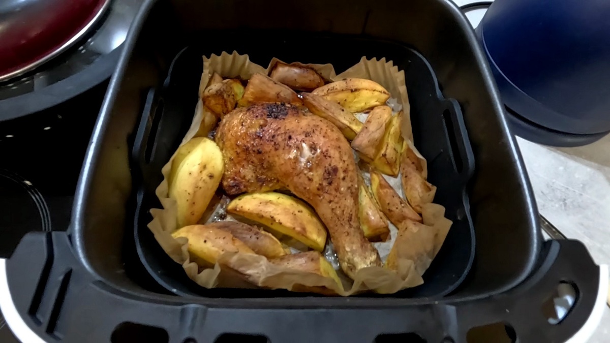 Курица с картошкой запечённые в аэрогриле