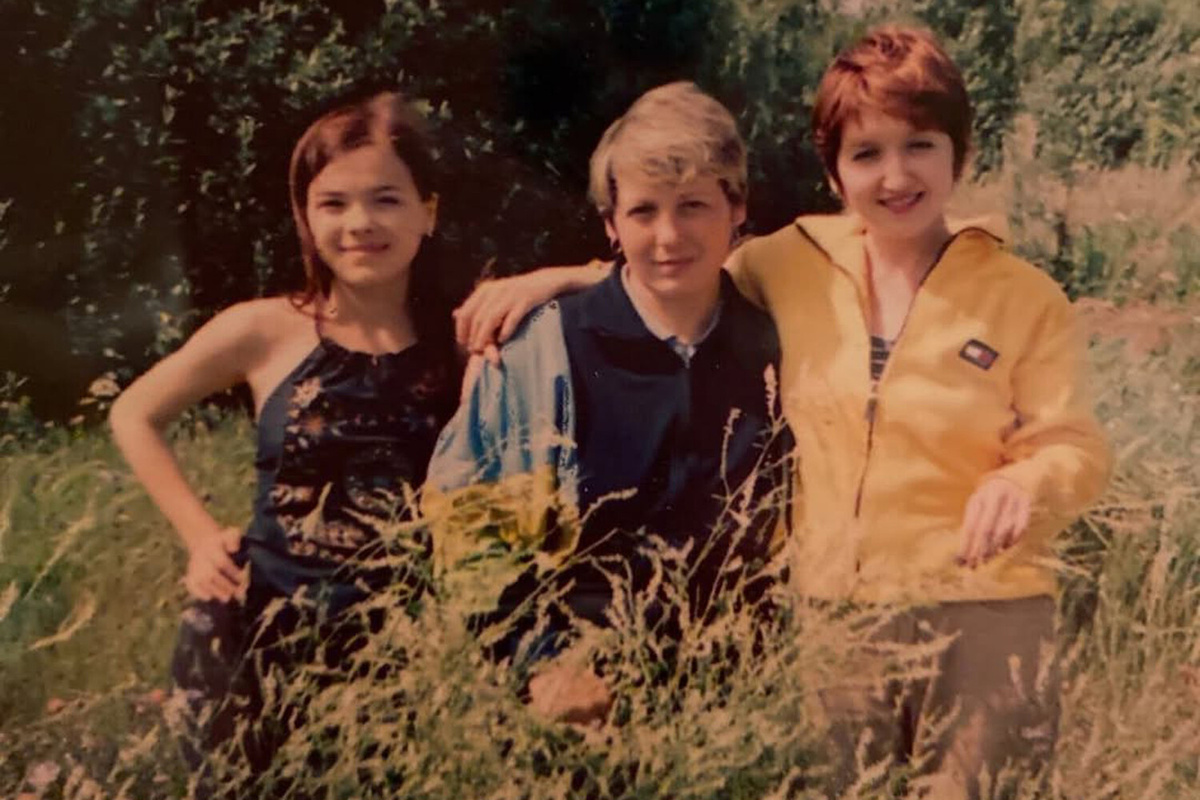 Елена Темникова (слева) в детстве    📷