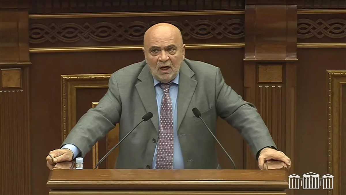 © Photo : press office of the Parliament of Armenia
