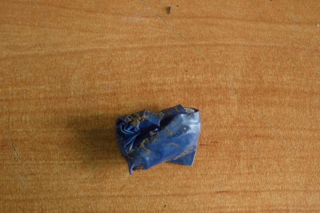    Двоих подозреваемых полицейские поймали в Северном районе. Во время досмотра у одного нашли два свертк