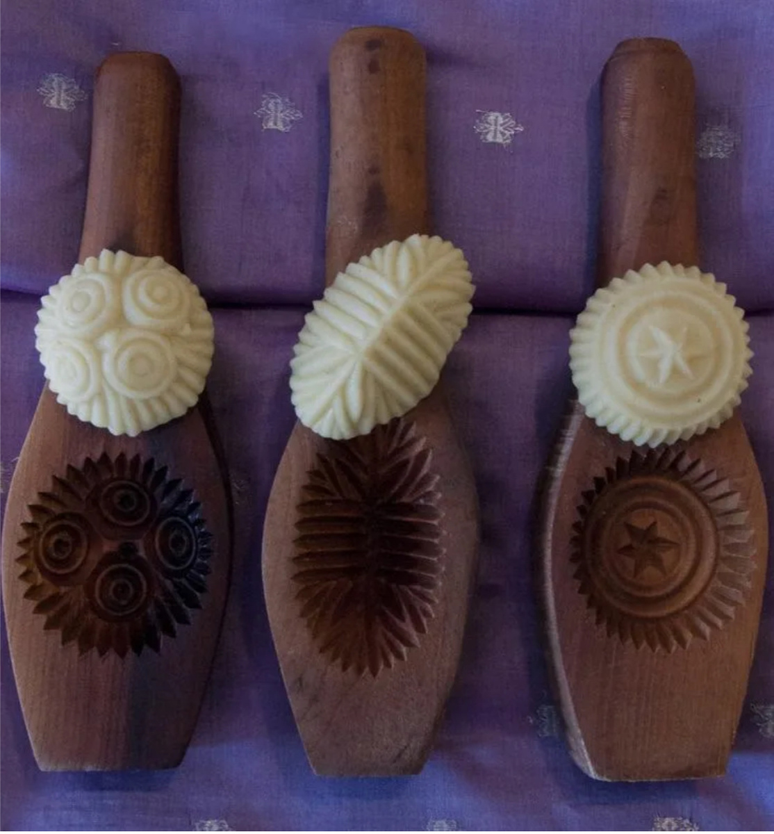 Вот такая форма. Первая это для грецкого ореха, вторая —фисташум, и третья —финики ( таймер)