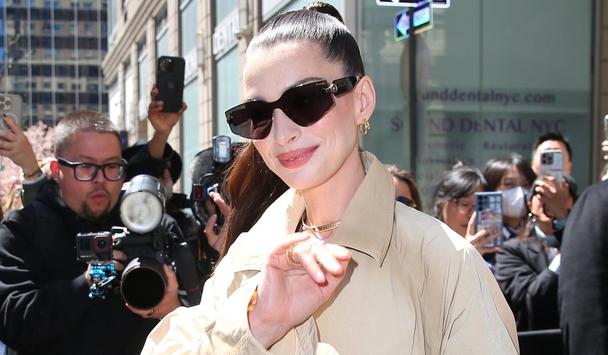     Энн Хэтэуэй на показе Ralph Lauren спровоцировала слух о пластической операции