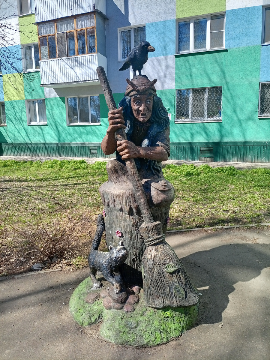 И Баба-яга любит цветы