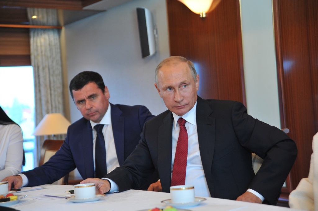 В.Путин и губернатор Ярославской области Д. Миронов. Д. Миронов