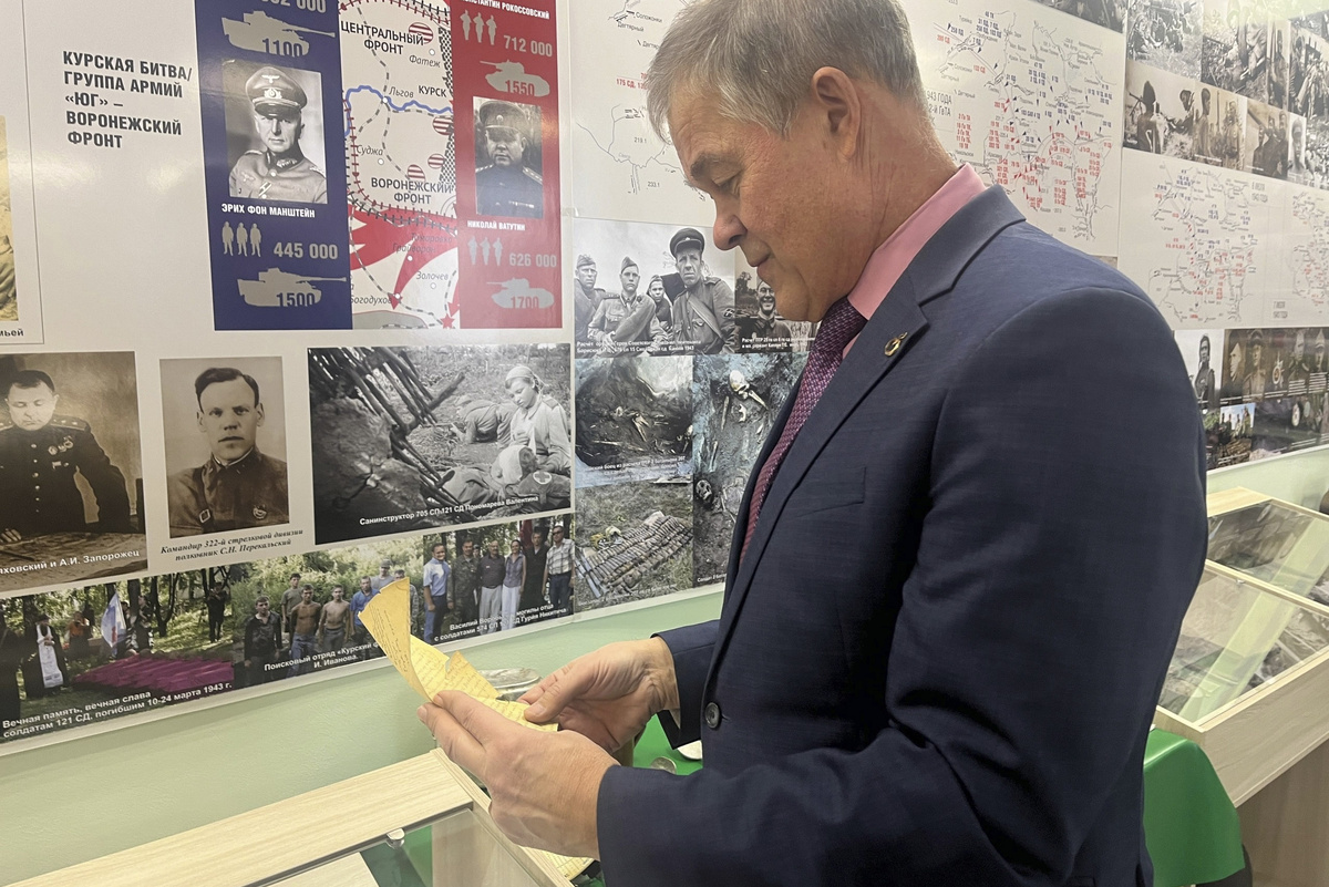 Алексей Сотников с письмом Сергея Типаева. Фотографий солдата не сохранилось