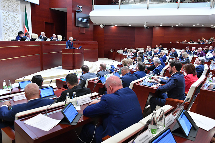    Первый вопрос касался темы «территориального спокойствия» Татарстана.   
Фото: prav.tatarstan.ru