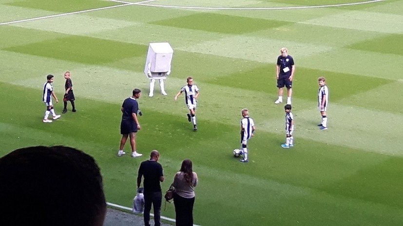 Если Вам кажется, что на этой фотографии происходит какая-то чертовщина, то Вы правы.