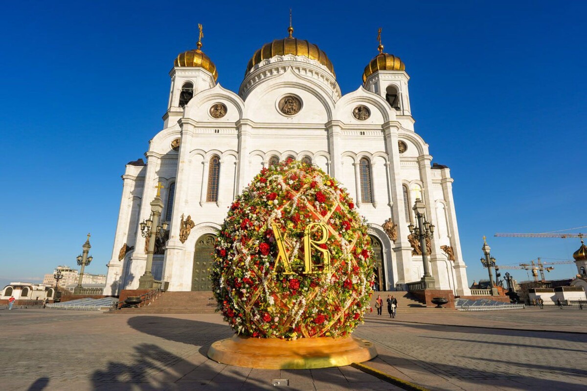    Город украсили 300 праздничными конструкциями к Пасхе