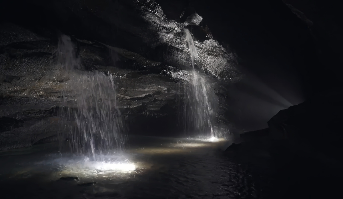 Воды питающие подземную реку.